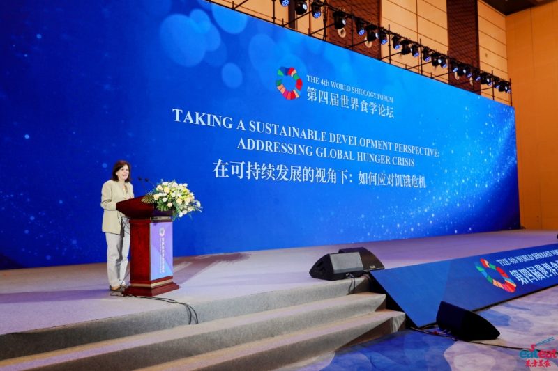 ADM 公司前全球副总裁 Shannon S. Herzfeld 在第四届世界食学论坛发表演讲