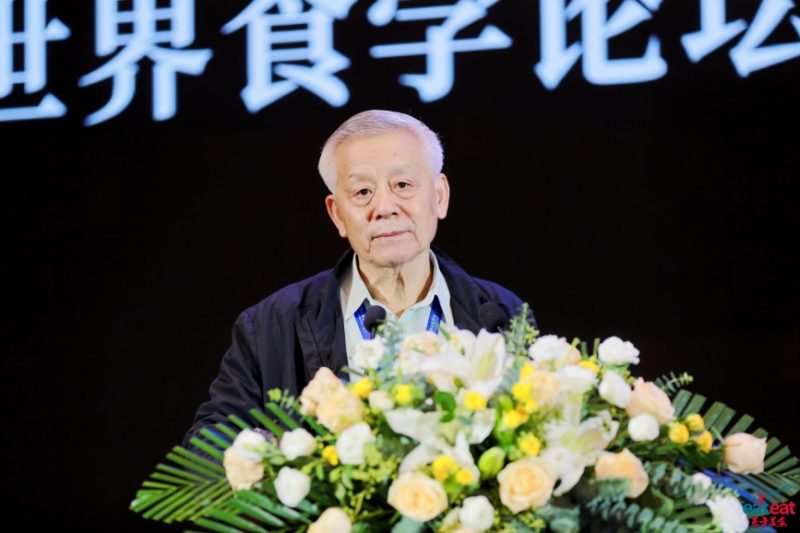 中国工程院院士尹伟伦在第四届世界食学论坛发表演讲